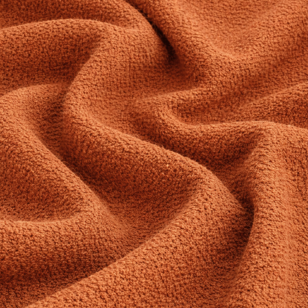 Lockige, cremefarbene Hoes